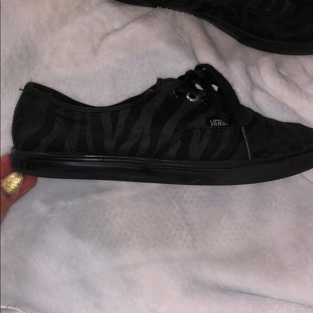 🔴 zebra Vans - Picture 2 of 4